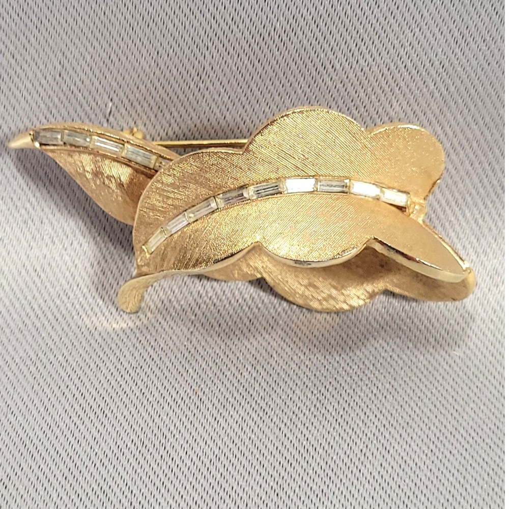 Weiss Vintage Gold Tone Leaf Brooch Baguette Rhinestone Textured Pin Signed